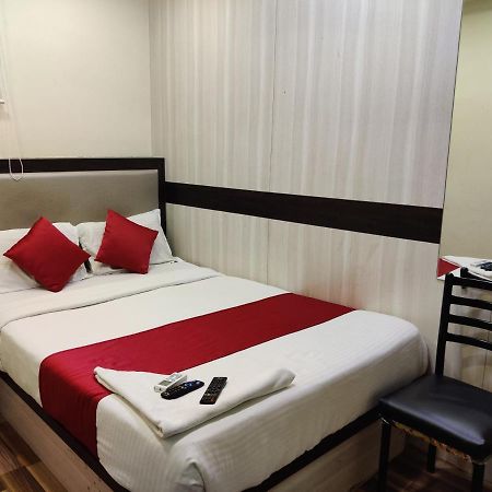 Hotel Happyland Мумбаи Экстерьер фото