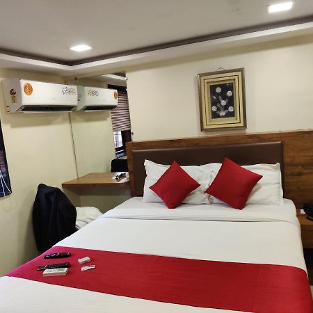 Hotel Happyland Мумбаи Экстерьер фото