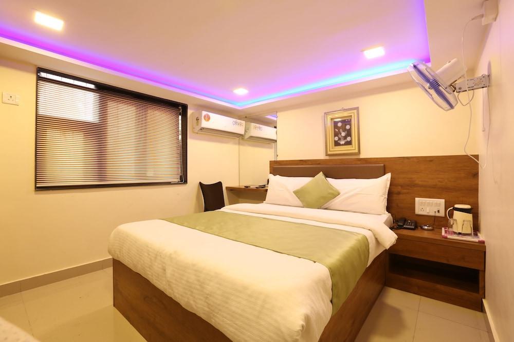 Hotel Happyland Мумбаи Экстерьер фото