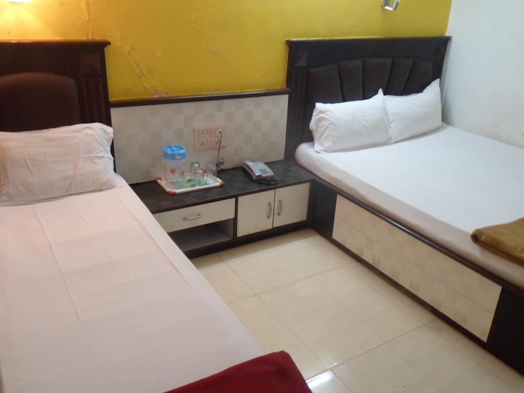 Hotel Happyland Мумбаи Номер фото