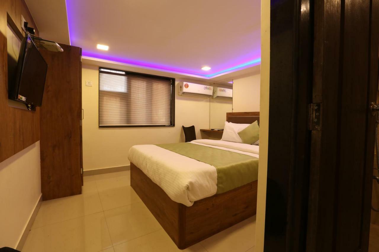 Hotel Happyland Мумбаи Экстерьер фото