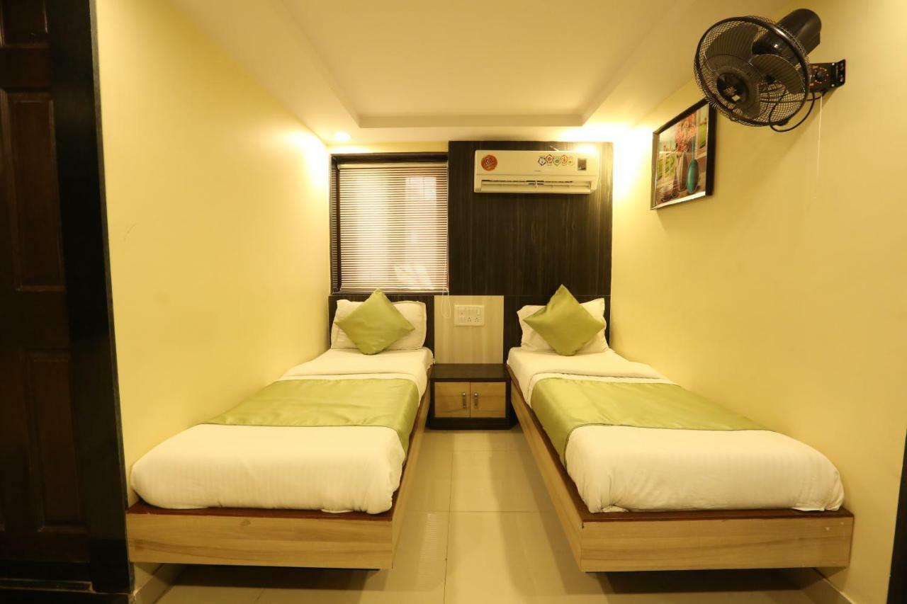 Hotel Happyland Мумбаи Экстерьер фото