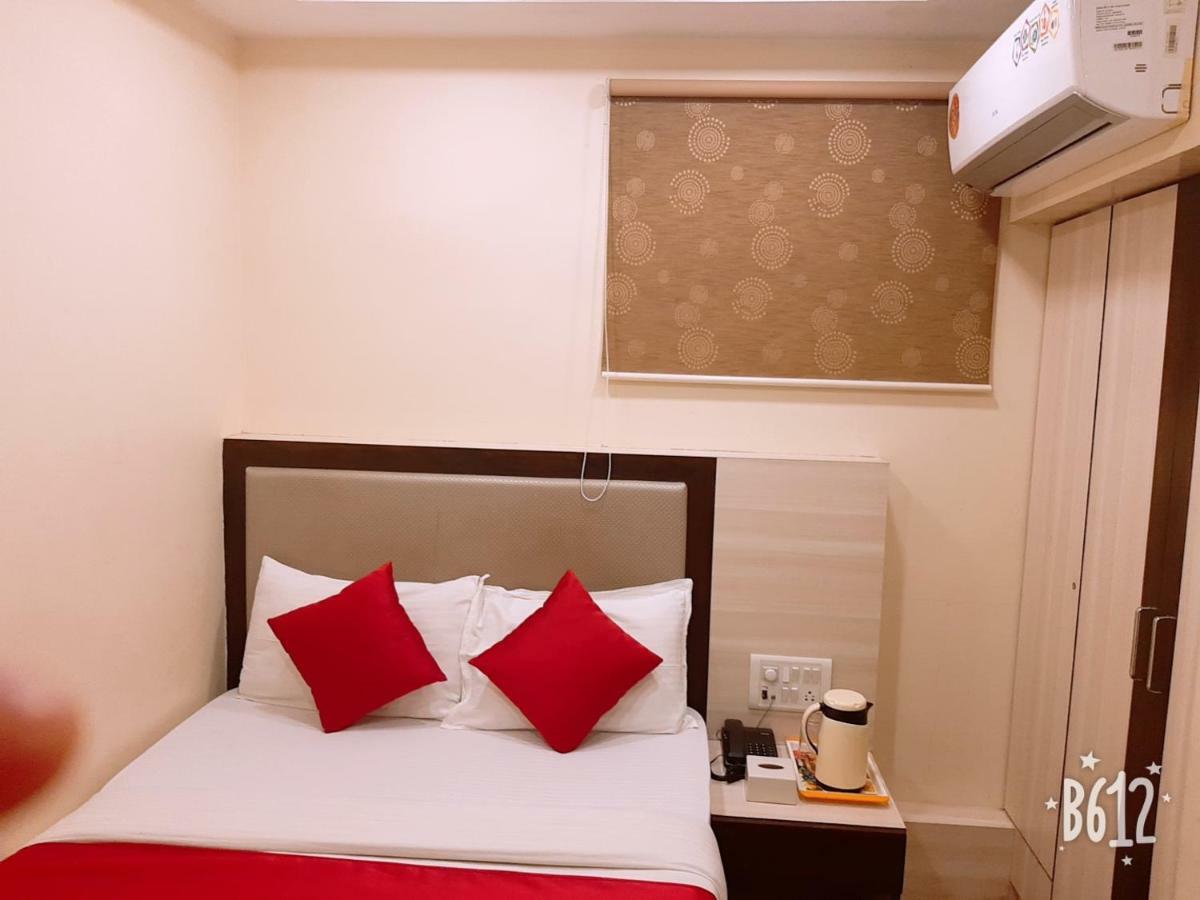 Hotel Happyland Мумбаи Экстерьер фото