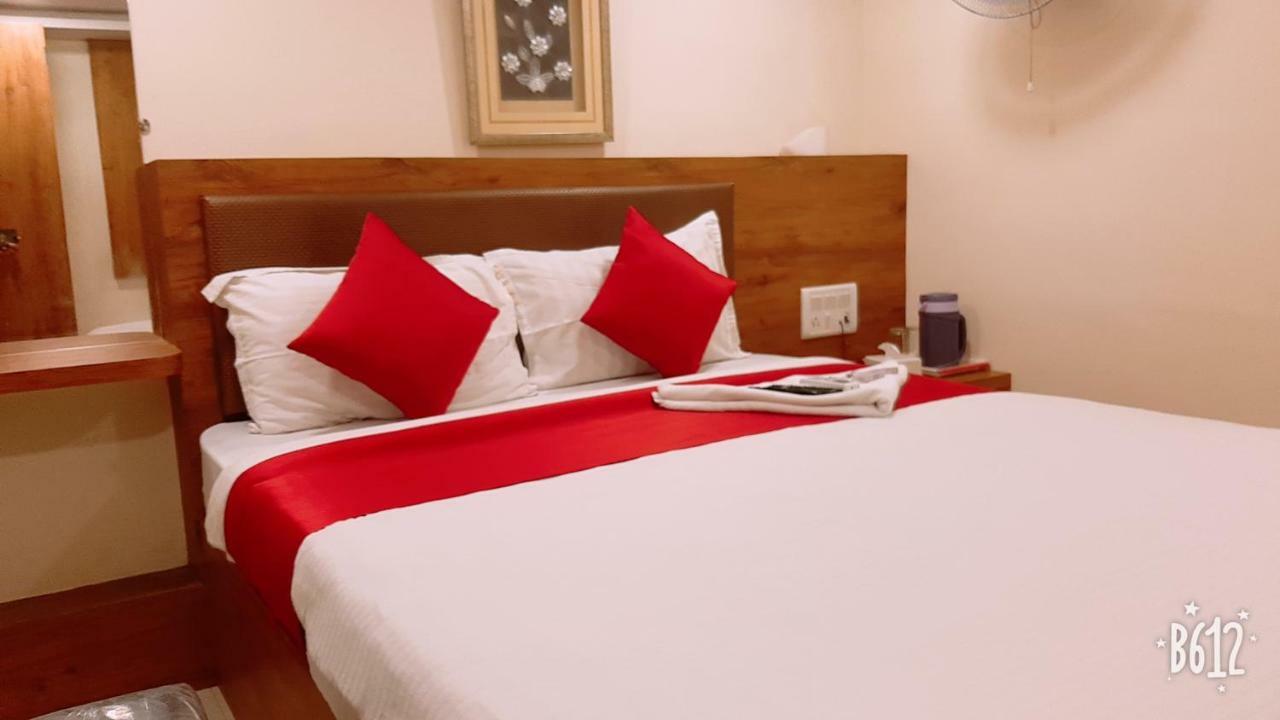 Hotel Happyland Мумбаи Экстерьер фото