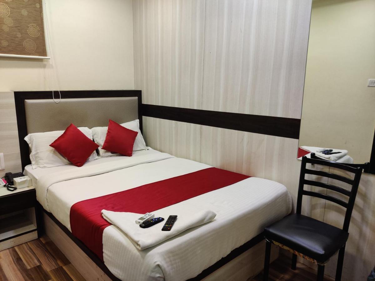 Hotel Happyland Мумбаи Экстерьер фото