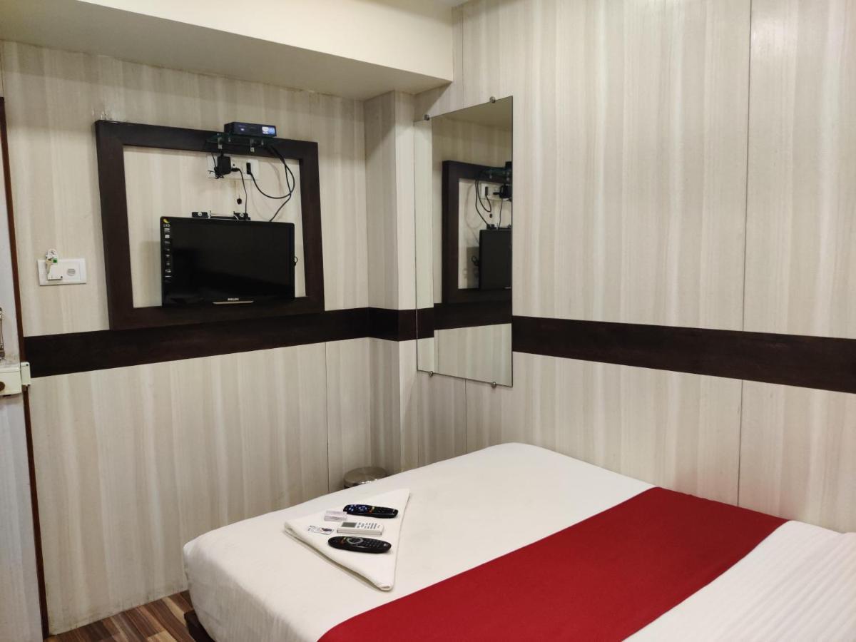 Hotel Happyland Мумбаи Экстерьер фото