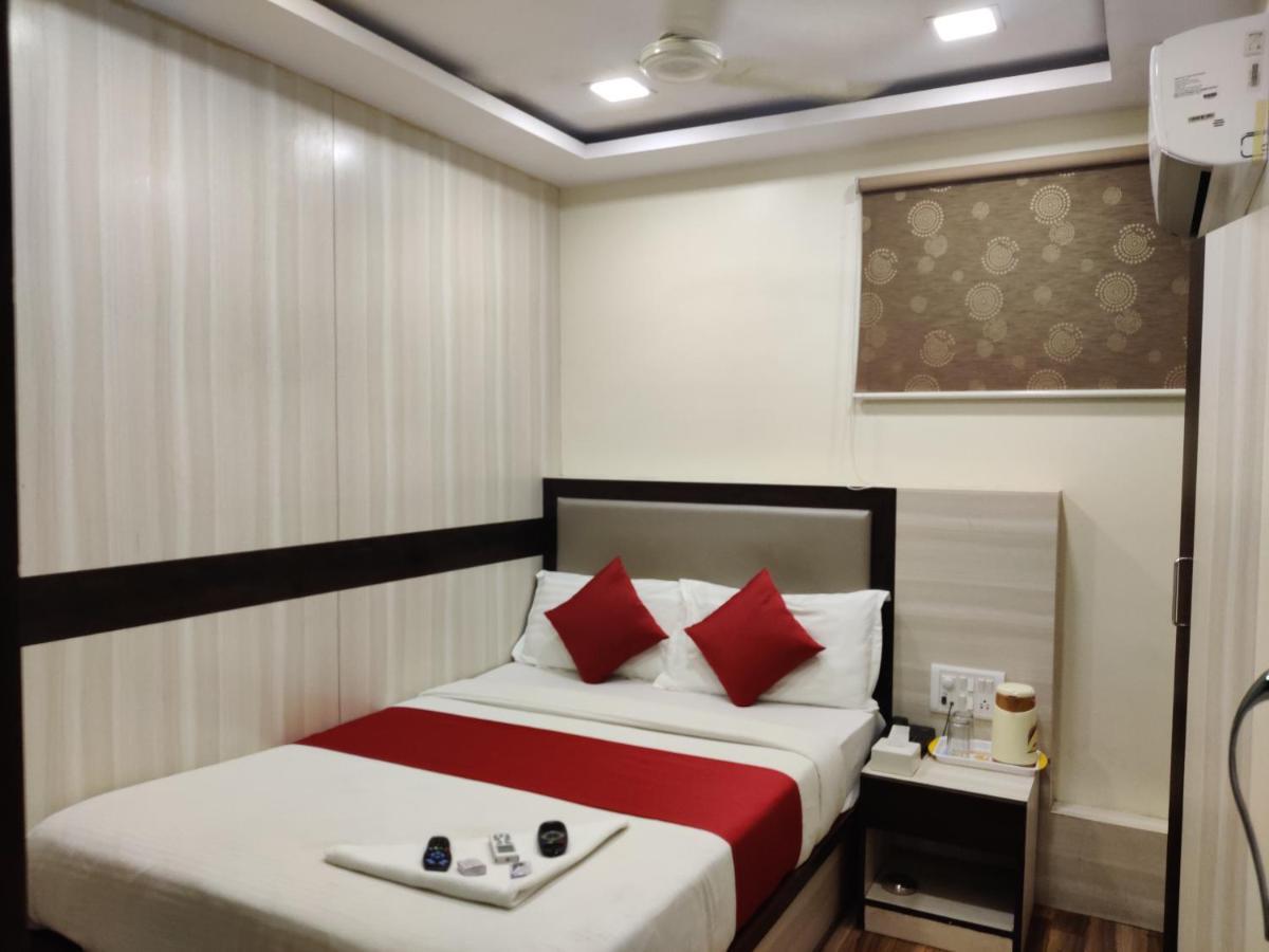 Hotel Happyland Мумбаи Экстерьер фото