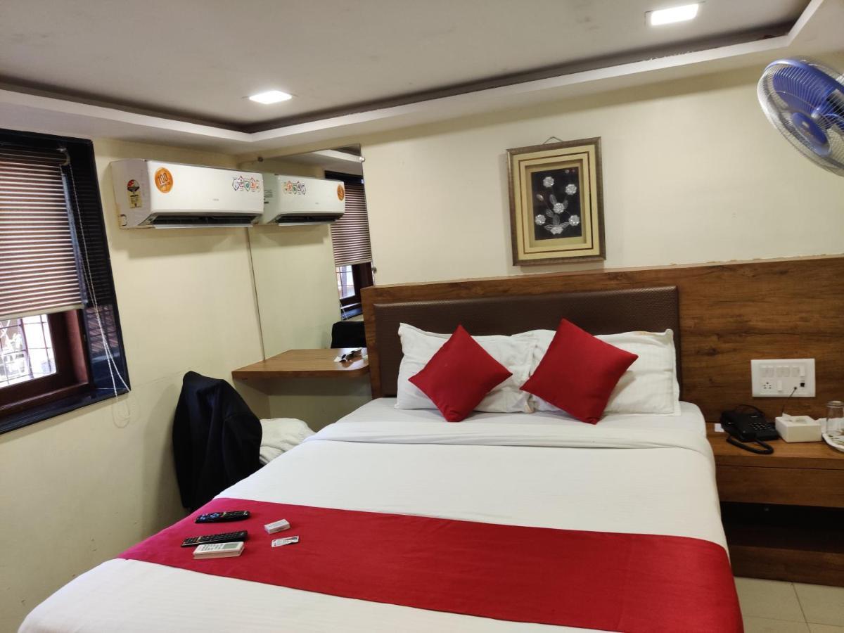 Hotel Happyland Мумбаи Экстерьер фото