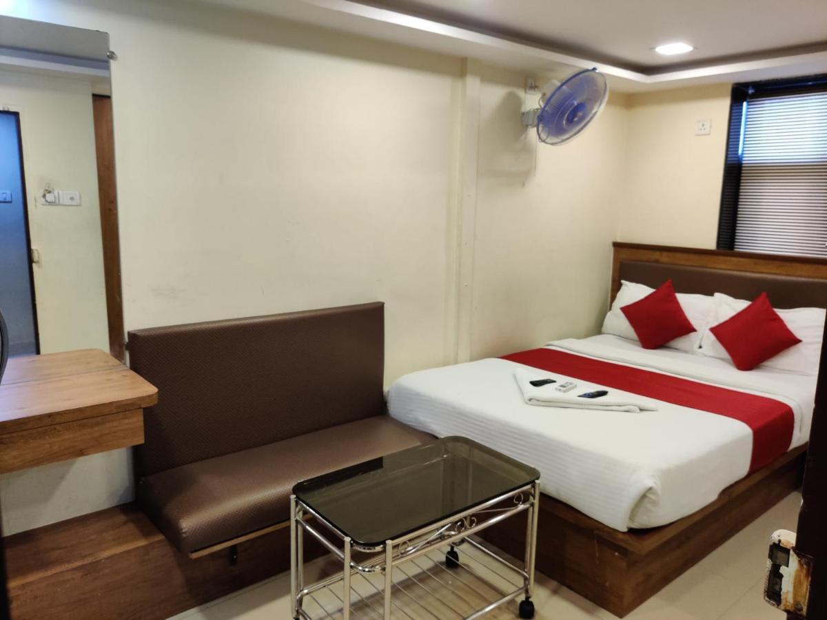 Hotel Happyland Мумбаи Экстерьер фото
