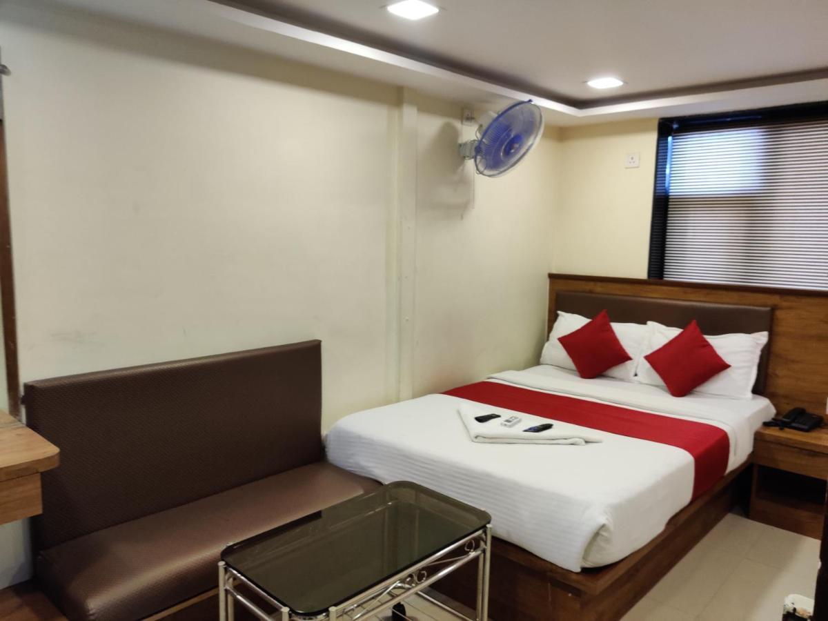 Hotel Happyland Мумбаи Экстерьер фото