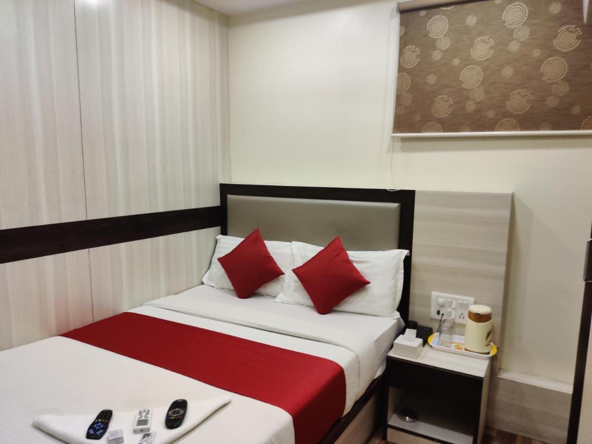 Hotel Happyland Мумбаи Экстерьер фото