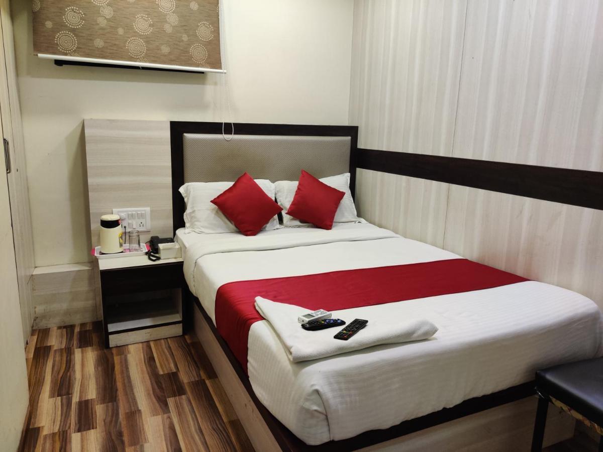 Hotel Happyland Мумбаи Экстерьер фото