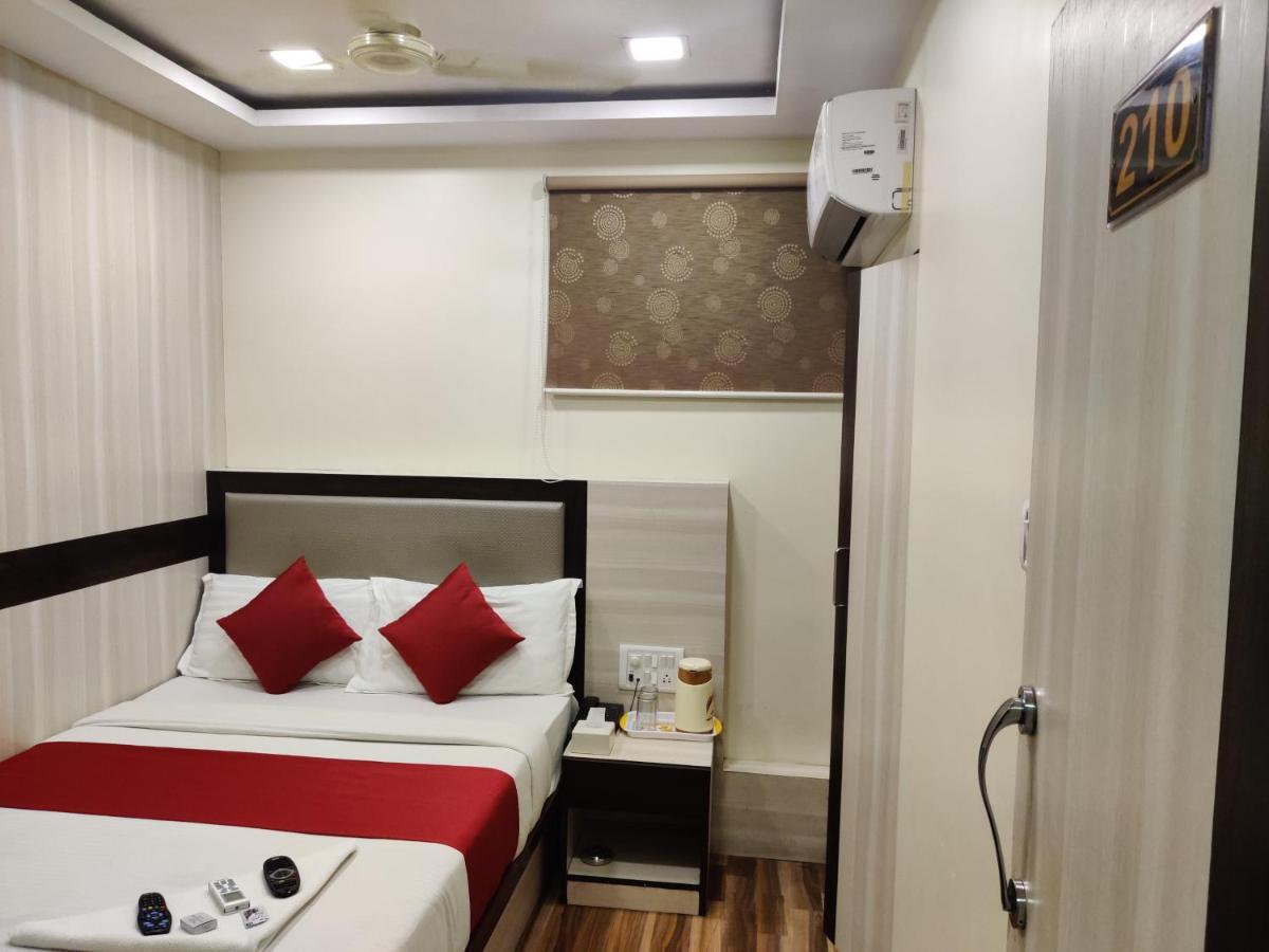Hotel Happyland Мумбаи Экстерьер фото