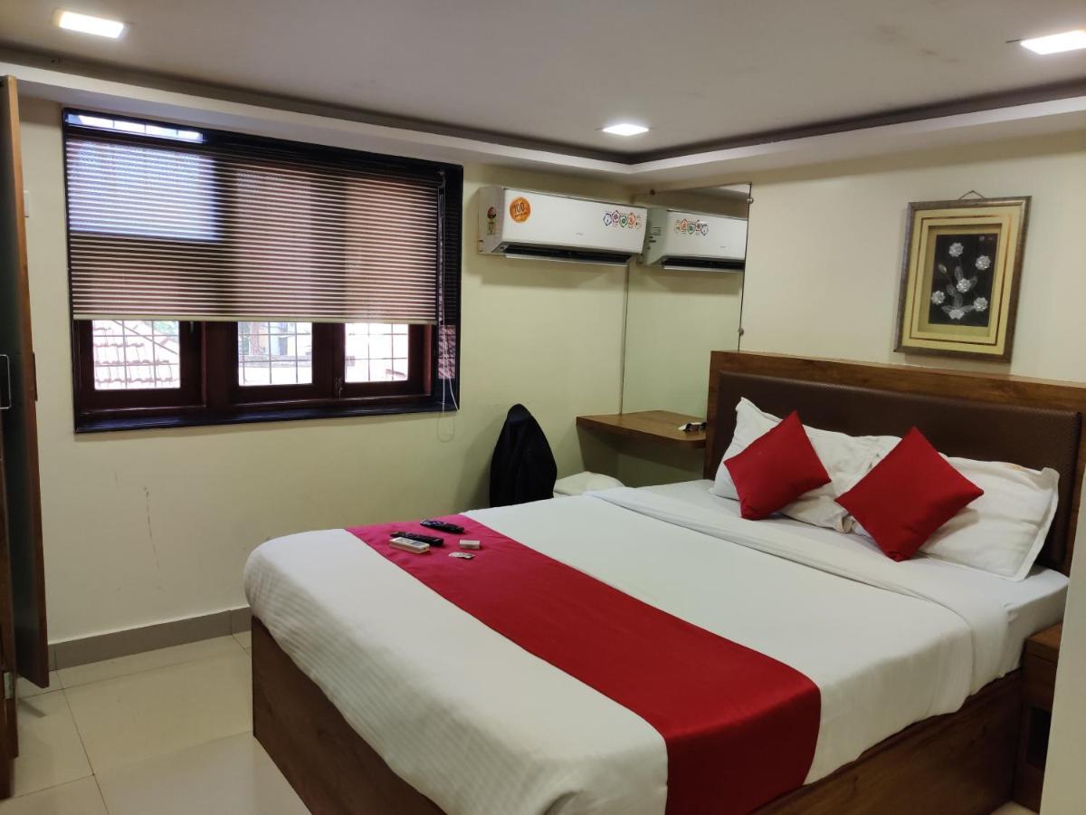Hotel Happyland Мумбаи Экстерьер фото