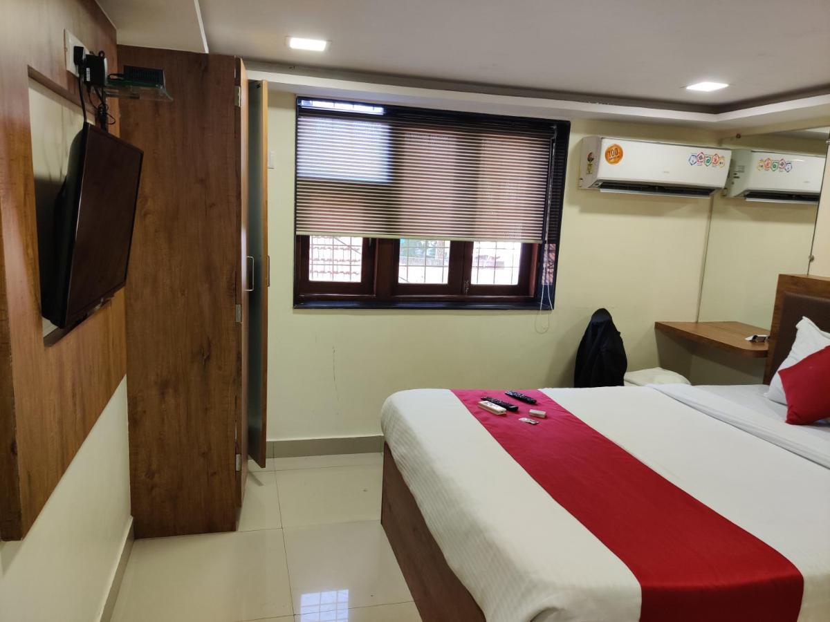 Hotel Happyland Мумбаи Экстерьер фото